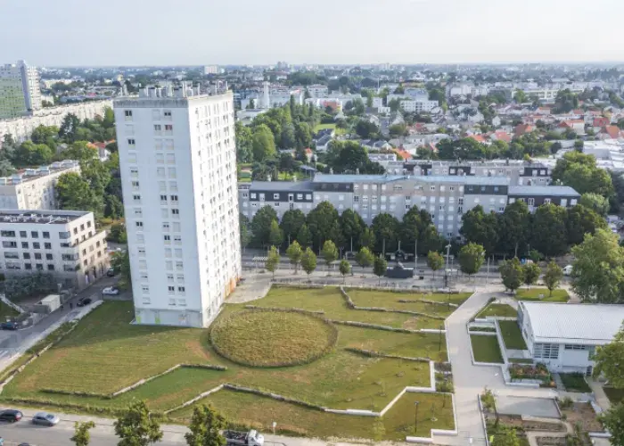 Le jardin des Lauriers avant