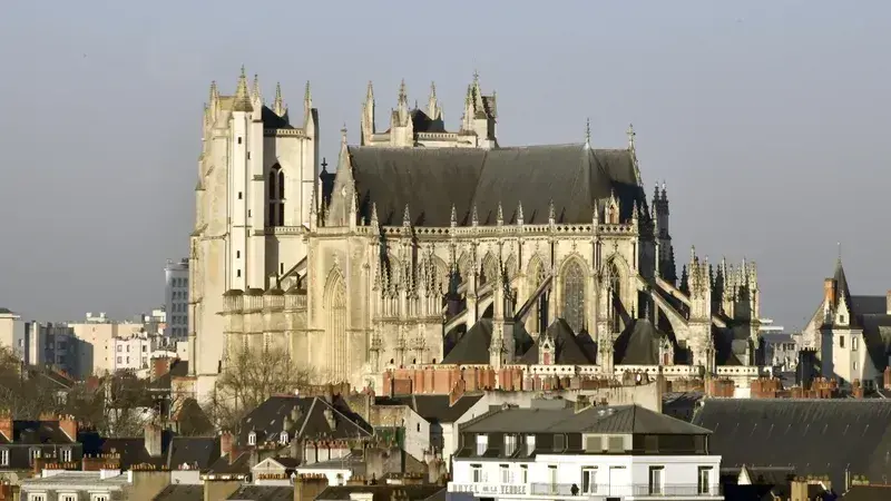 La Direction régionale des affaires culturelles (Drac) des Pays de la Loire est le maître d'ouvrage de la restauration de l'édifice, fermé au public depuis l'incendie de juillet 2020 © Rodolphe Delaroque.