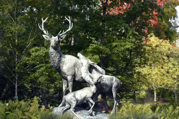 Statue des cerfs au jardin des Plantes