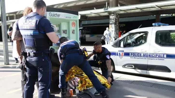 les policiers de l'UMTC interviennent sur un malaise à l'arrêt Beauséjour