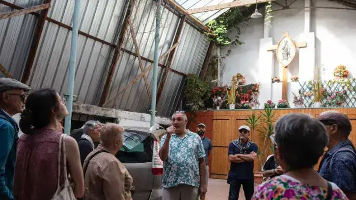 La dynamique associative est elle aussi marquée. Les curieux bâtiments de l'ancienne école Saint-Joseph ont ainsi été investis par des habitants qui y ont créé en 2012 la Bibliothèque des Olivettes. « Ils ont aussi collecté les souvenirs des anciens élève