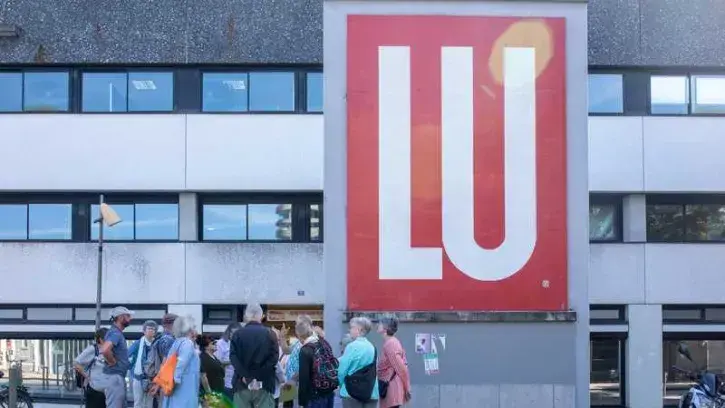 L'urbanisme du quartier Madeleine-Champ-de-Mars a été profondément marqué par la biscuiterie Lefèvre-Utile, explique Roland Jubineau, photographies anciennes en main. Outre les vestiges que sont le Lieu Unique et sa tour, le siège du VAN, « il reste trois