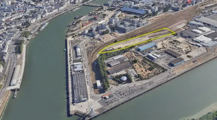 L'écocentre prendra place sur un site de 2,8 hectares, actuellement en friche au sud des Jardins de l'estuaire, à l'extrémité ouest de l'île de Nantes. © Farandol Création