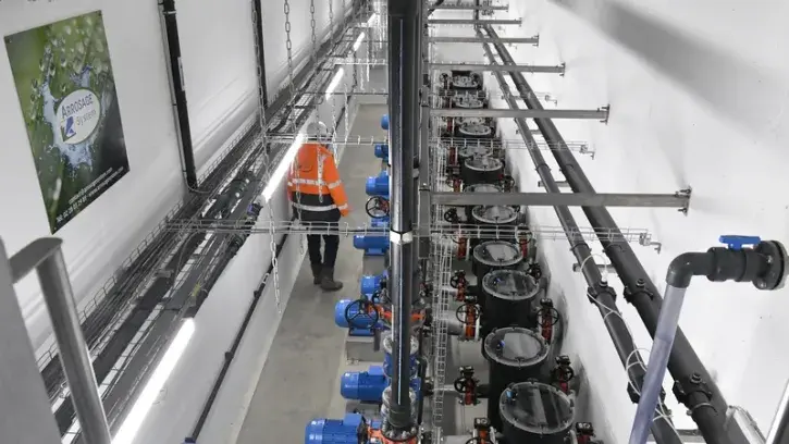 Les fontaines fonctionnent en circuit fermé et sont pilotées depuis le local technique d'une centaine de mètres carrés situé en sous-sol à 7 mètres de profondeur. © Rodolphe Delaroque