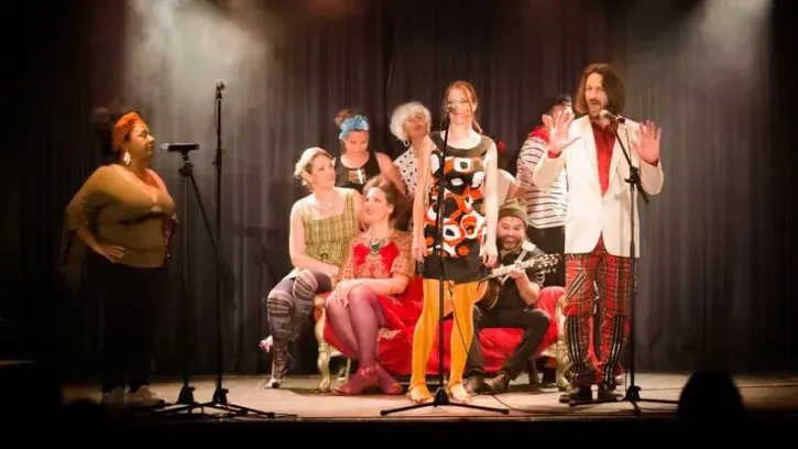 Le festival LaRéplique lève le rideau sur le spectacle vivant amateur, en offrant une scène à une vingtaine de compagnies essentiellement  locales (© DR).
