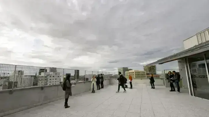 Les cyclotouristes parcourant la Loire à vélo pourront poser leurs tentes sur la vaste terrasse au dernier étage. Avec, au réveil, une vue imprenable sur la ville ! © Rodolphe Delaroque