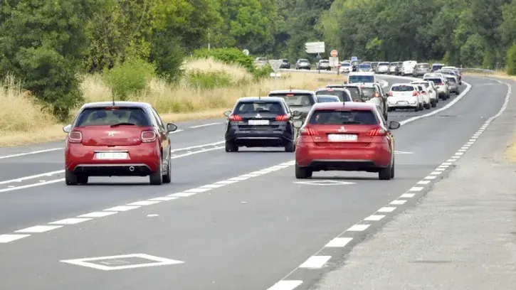 Les aménagements sur le boulevard de la Prairie de Mauves, qui voit circuler 25 000 véhicules par jour, ont été réalisés dans les emprises de voirie existantes © Rodolphe Delaroque.