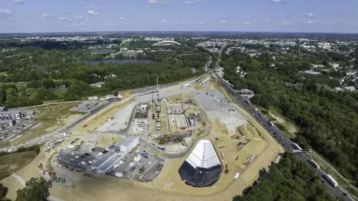Sur le chantier du futur Cetex de la Semitan, les premiers éléments de l'atelier de maintenance sortent de terre.  © Valéry Joncheray