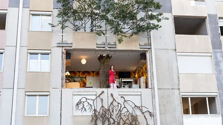 Le spectacle Cinémascope prend place dans un immeuble appelé à être démoli.