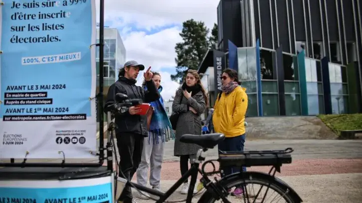 Le stand civique devant le Pôle Etudiant ©Romain Boulanger