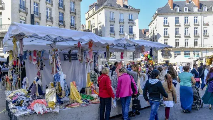 Annulée en 2020 et 2021 en raison de la pandémie de Covid-19, la Grande Braderie fait son grand retour les vendredi 25 et samedi 26 mars 2022 dans les rues du centre-ville. © Archives Nantes Métropole