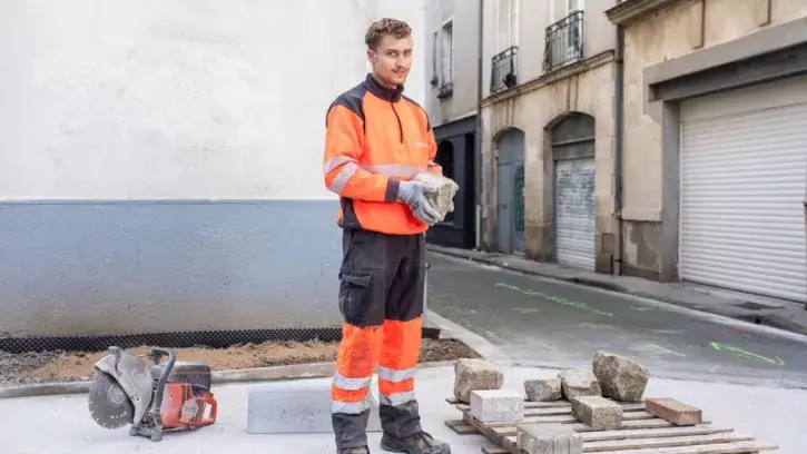 Brayan Lerat, 18 ans, maçon-paveur à Nantes Métropole ©Céline Jacq
