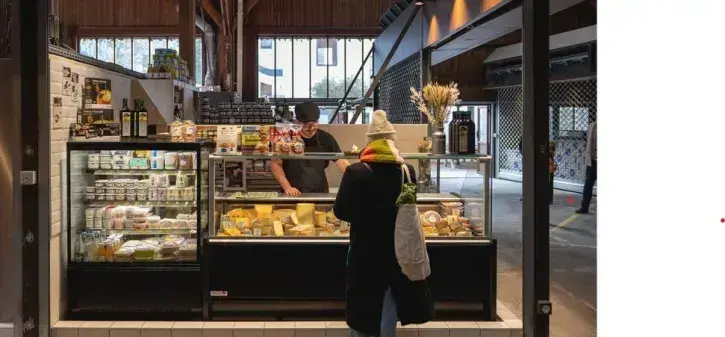Le nouveau marché couvert, boulevard de la Prairie-au-duc, a ouvert ses étals © Garance Wester pour Nantes Métropole.