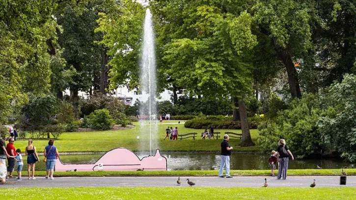 N'hésitez pas à vous rafraîchir dans l'un des 101 espaces verts de Nantes .