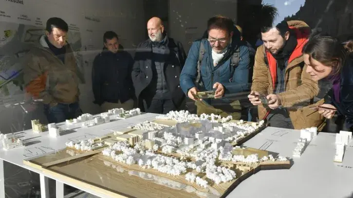 Maquettes, plans et images de synthèse permettent de se projeter  dans le futur quartier de la Basse-Île. © Rodolphe Delaroque