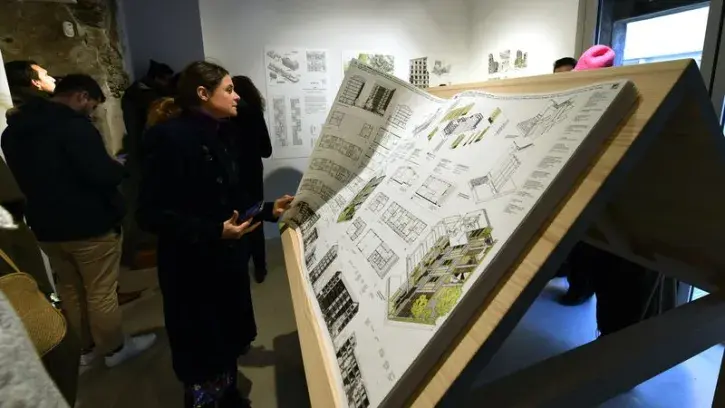 L'exposition Premiers pas de côté présente les six projets retenus pour la réalisation des premiers îlots du quartier et douze autres contributions architecturales. © Rodolphe Delaroque
