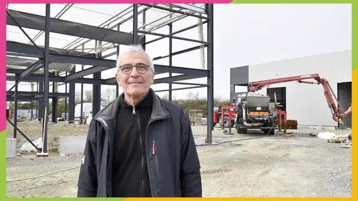 Bernard Vaillant, président de l'association ECSL, pendant le chantier du village artisanal du Landas à Saint-Jean-de-Boiseau. © Rodolphe Delaroque