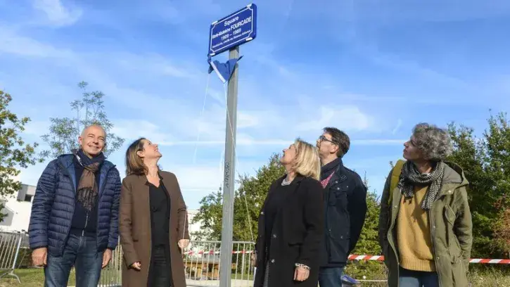 Johanna Rolland, maire de Nantes, a inauguré le square samedi 16 octobre accompagnée de Michel Ménard, président du Département et conseiller départemental du canton de Nantes 7, de Thomas Quéro, adjoint au maire en charge de l'urbanisme, de Cécile Bir, a