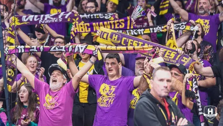 Les supportes du HBC Nantes, le "peuple violet" © HBC Nantes.